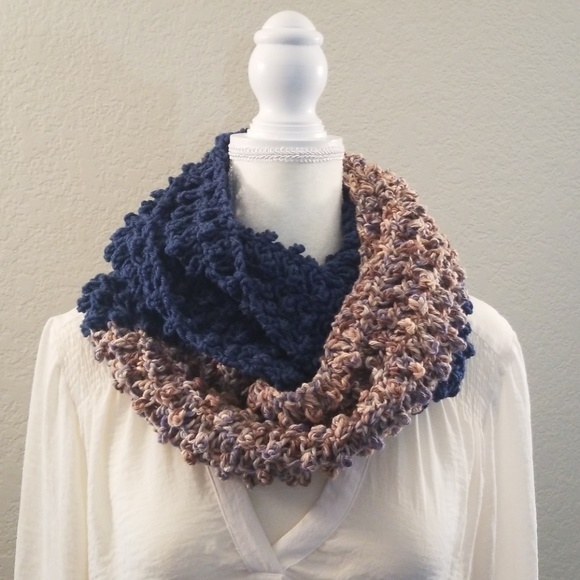Handmade versatile infinity scarf - Picture 4 of 5